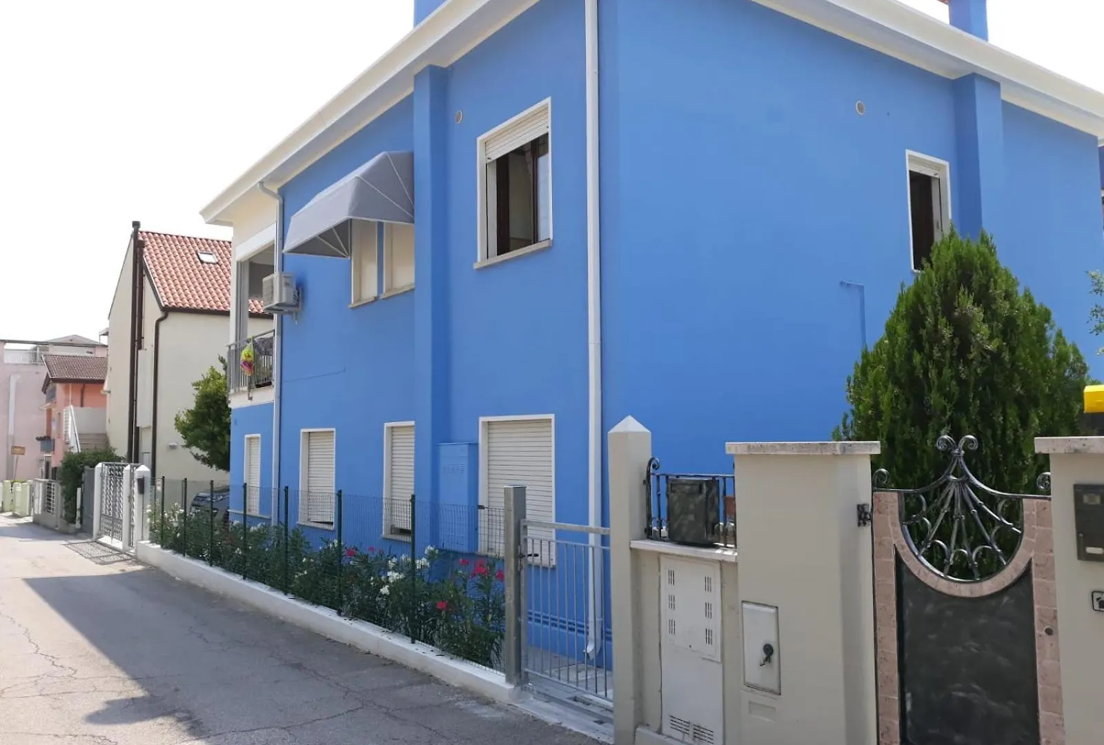kontakty Casa Azzurra Zona Bau Bau Beach